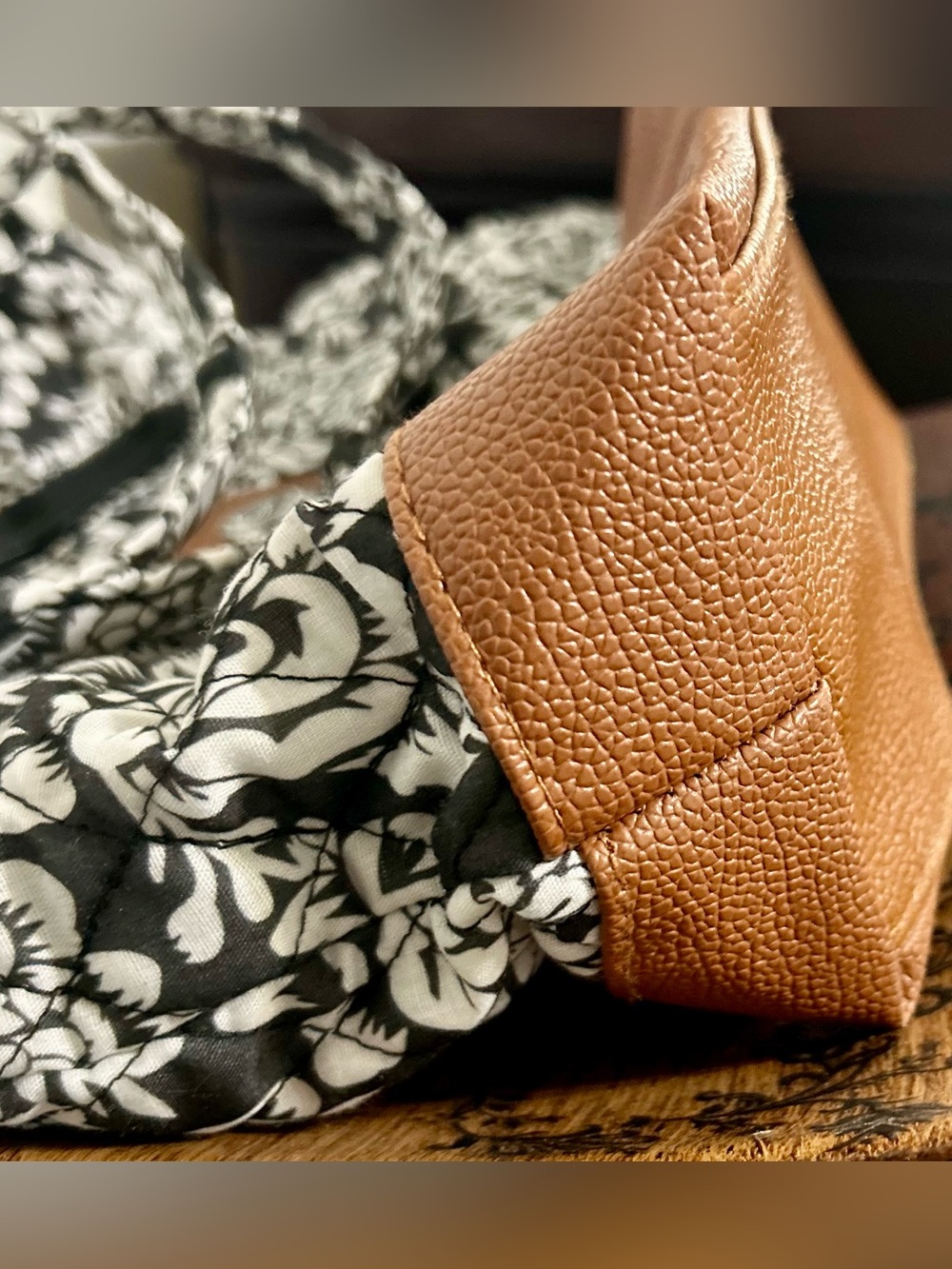 Stone Mountain NY quilted tote bag -black & white pattern - faux leather bottom - Picture 10 of 14